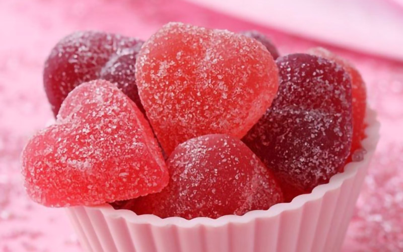 What are the precautions when eating candy?