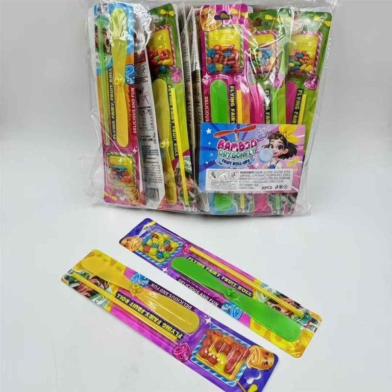 Flying toy with bubble gum